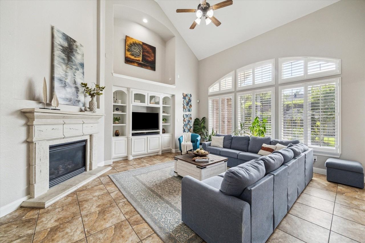 15718 Starcreek Ln - Photo 2 of 50