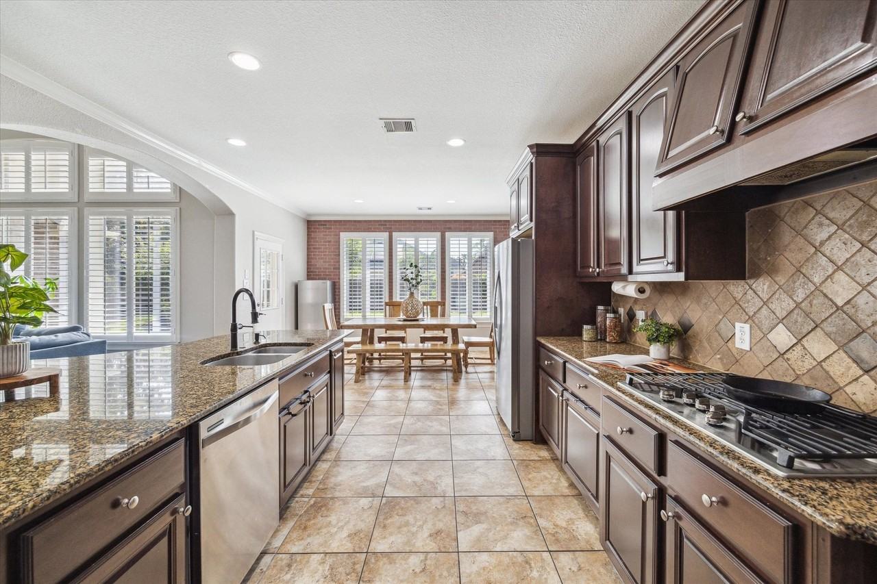 15718 Starcreek Ln - Photo 3 of 50