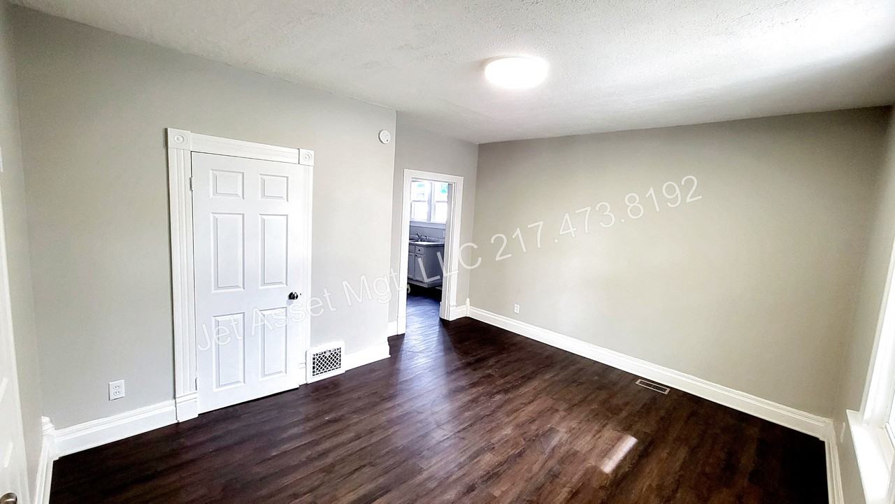 1621 E Carpenter St - Photo 2 of 14