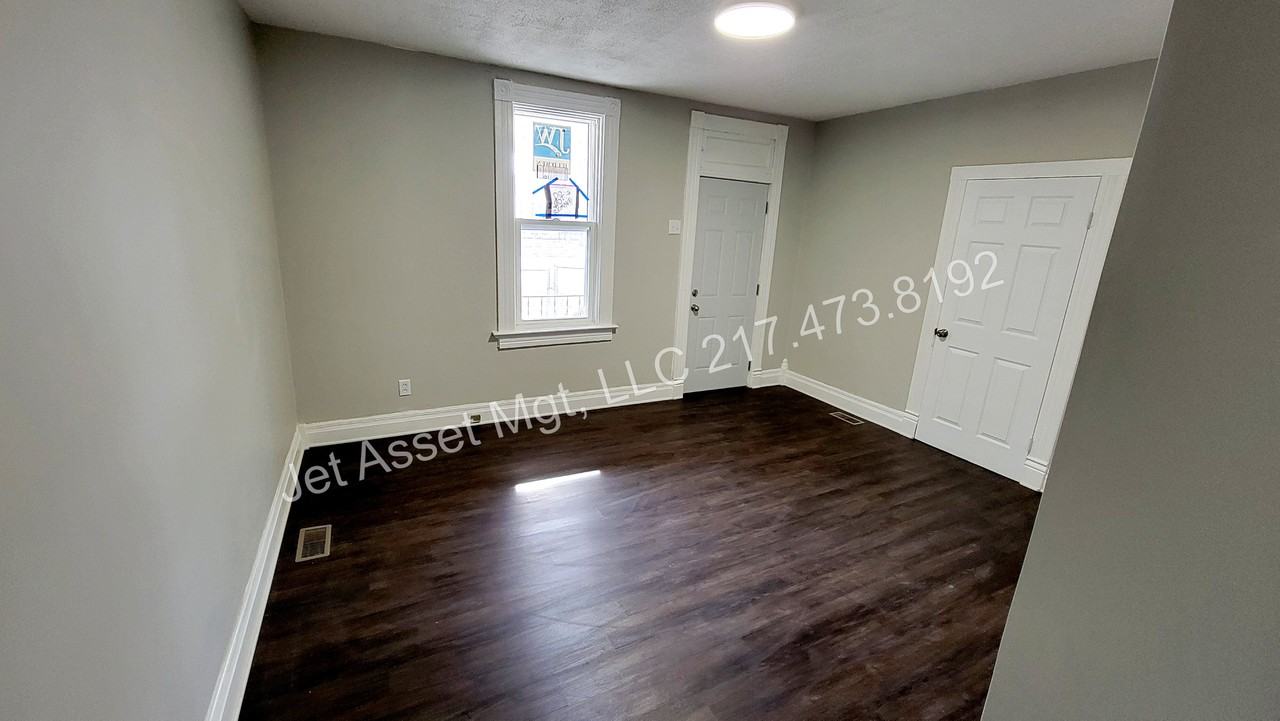 1621 E Carpenter St - Photo 3 of 14