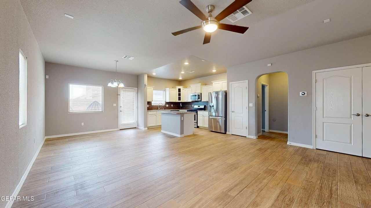 14246 Earl Chokiski Ave - Photo 3 of 43