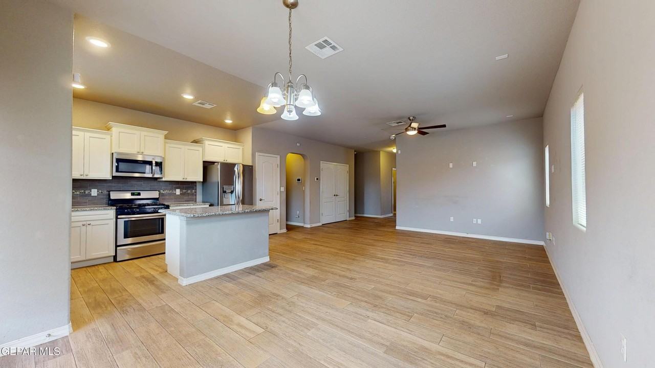 14246 Earl Chokiski Ave - Photo 4 of 43