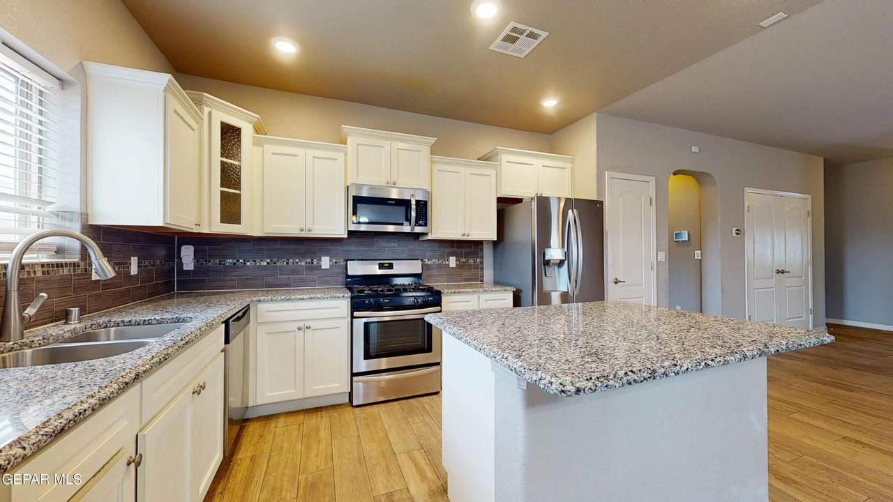 14246 Earl Chokiski Ave - Photo 5 of 43