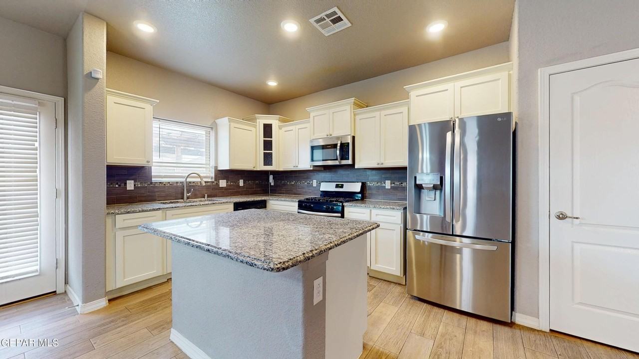 14246 Earl Chokiski Ave - Photo 6 of 43