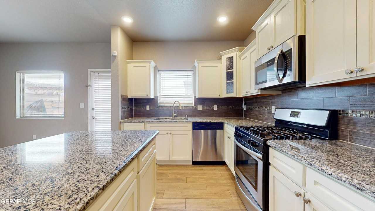 14246 Earl Chokiski Ave - Photo 7 of 43