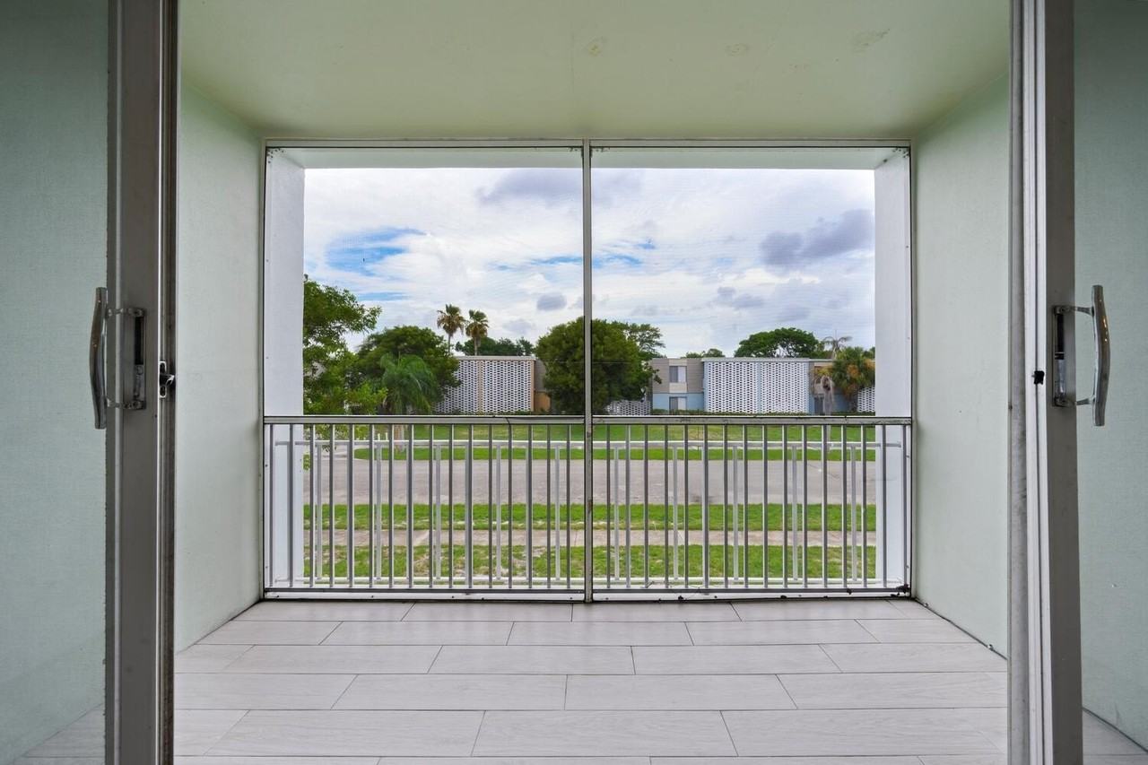 1505 Crescent Cir #A8 - Photo 3 of 32