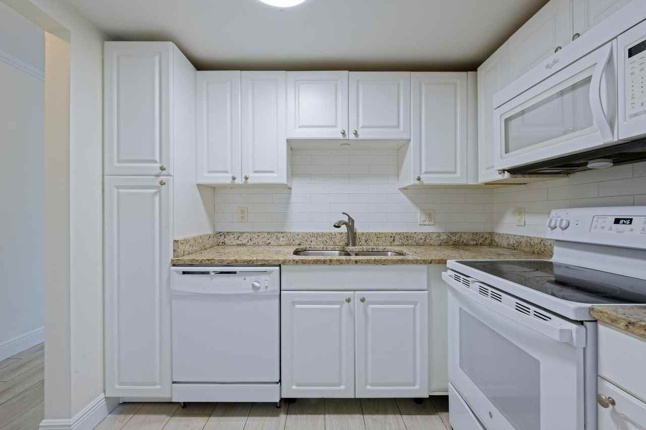 1505 Crescent Cir #A8 - Photo 5 of 32