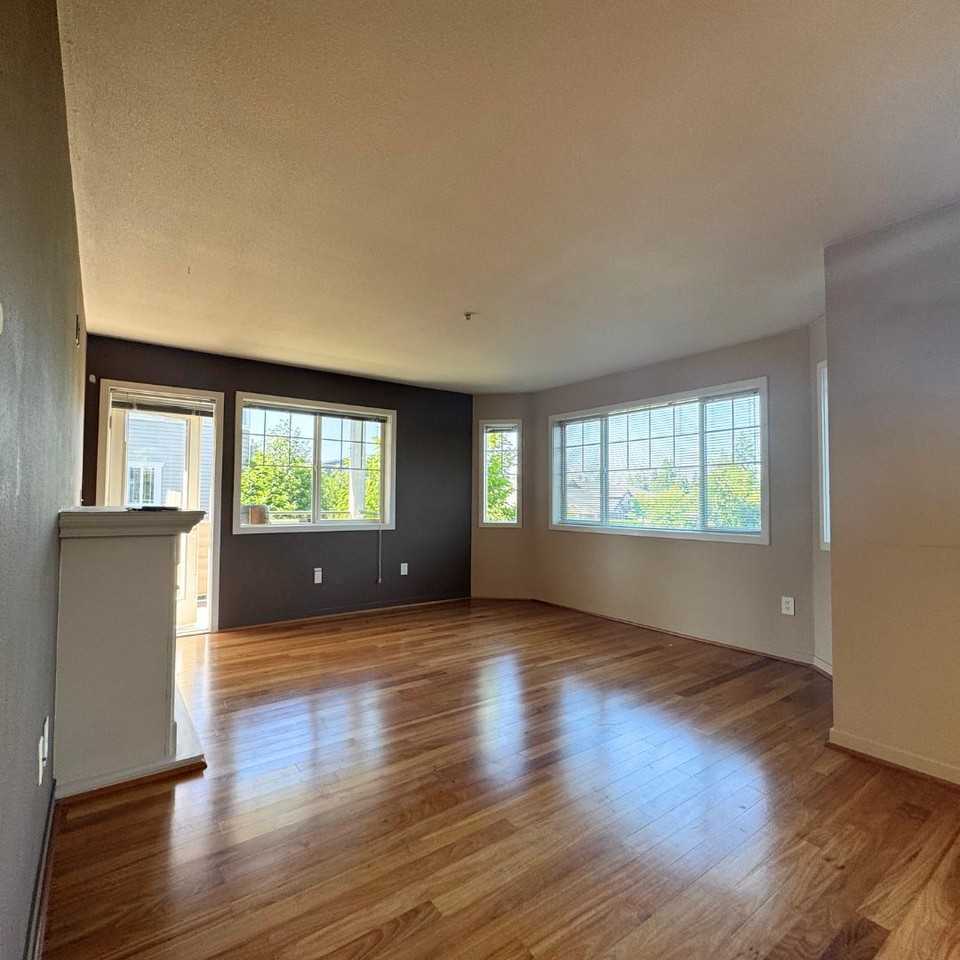 13413 97th Ave E #301 - Photo 4 of 10