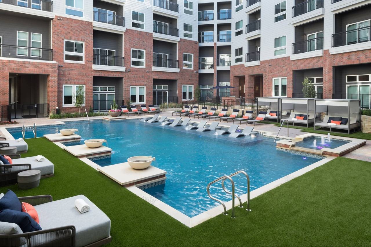 Bexford Pullman - Photo 2 of 26