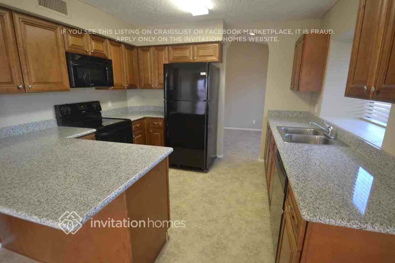 13817 S 36th Way - Photo 3 of 10