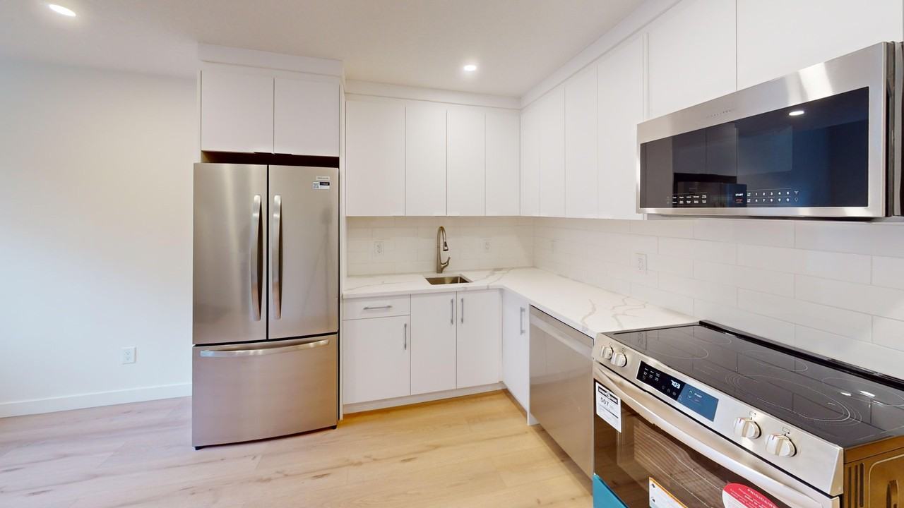 B - 2004 33 Street Southwest - Photo 2 of 14