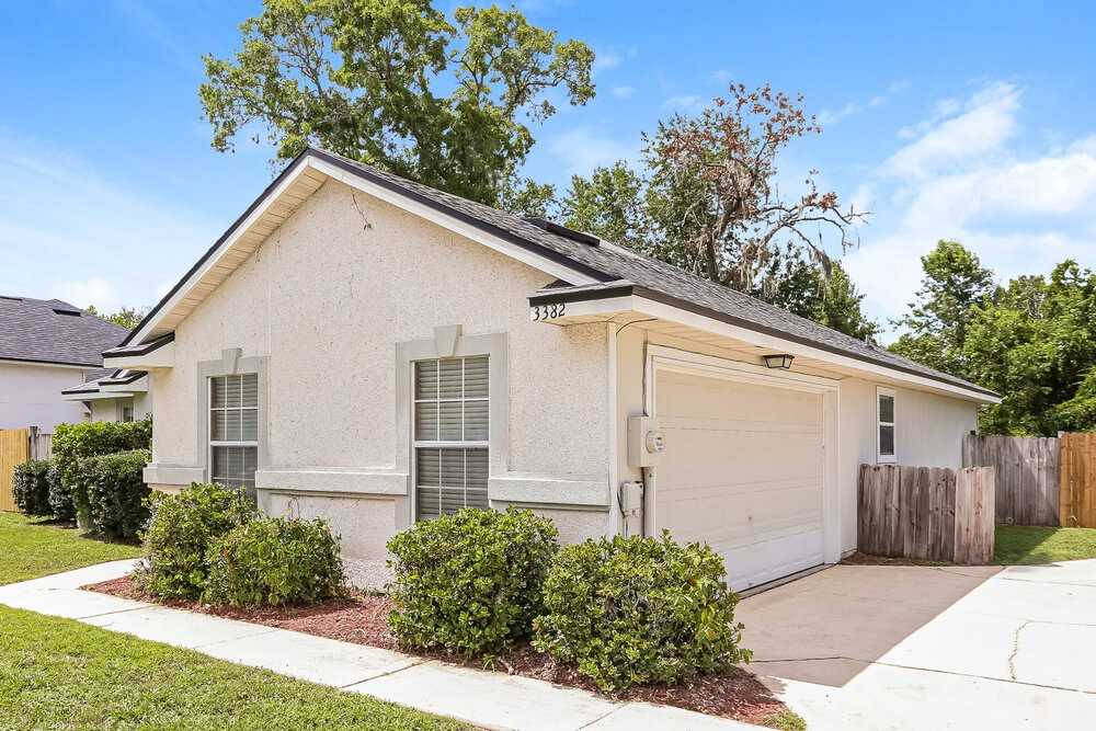 3382 Westfield Dr - Photo 3 of 16