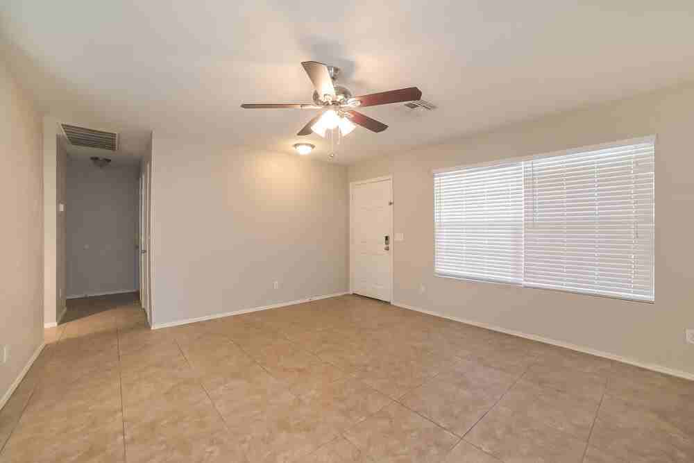 3131 W Park St - Photo 4 of 16