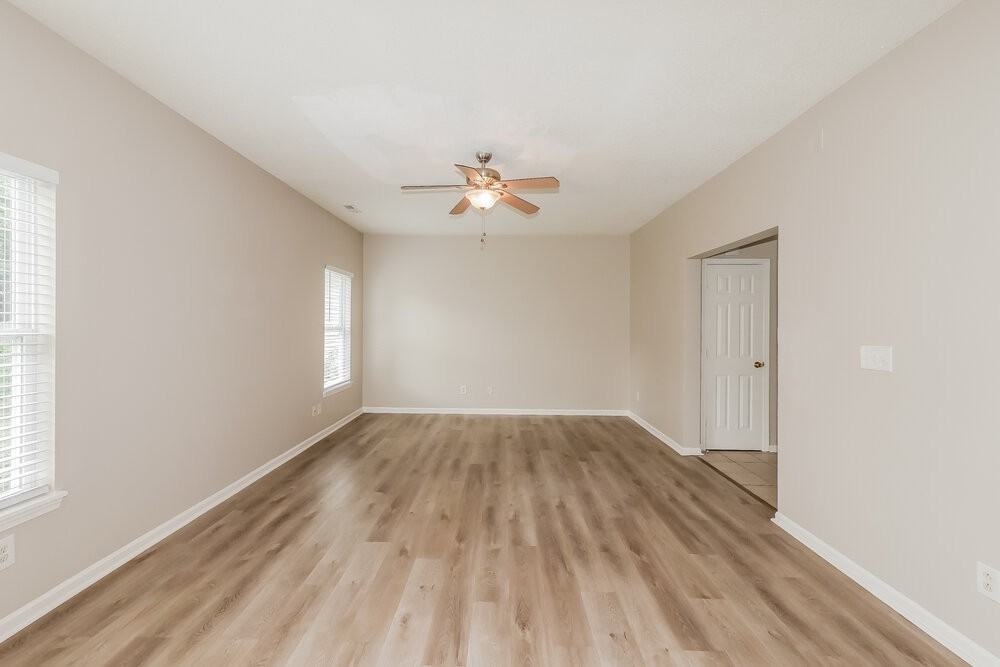 7204 Parklake Pl - Photo 5 of 17