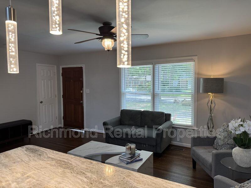 229 Shadywood Dr - Photo 4 of 17