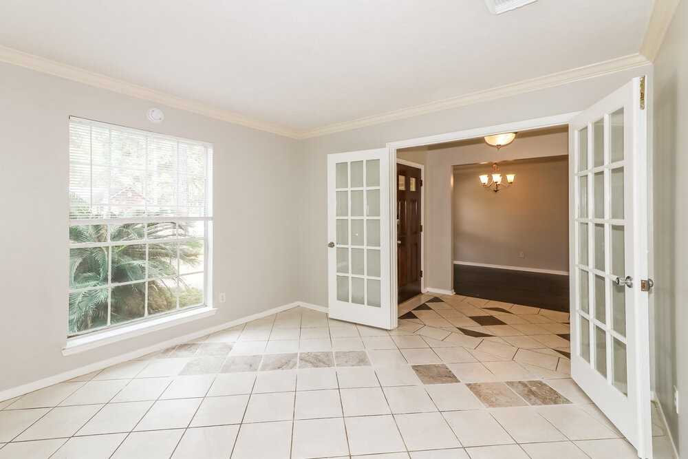 6207 Hampton Oak Ct - Photo 5 of 17