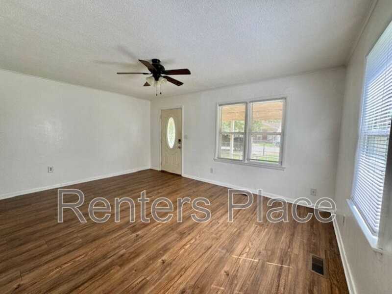 319 E Dawes Ave - Photo 2 of 14