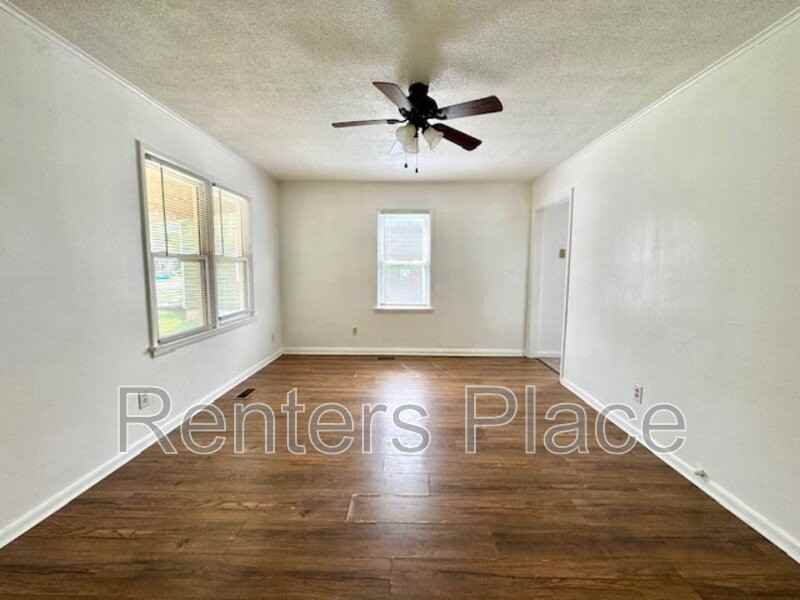 319 E Dawes Ave - Photo 3 of 14