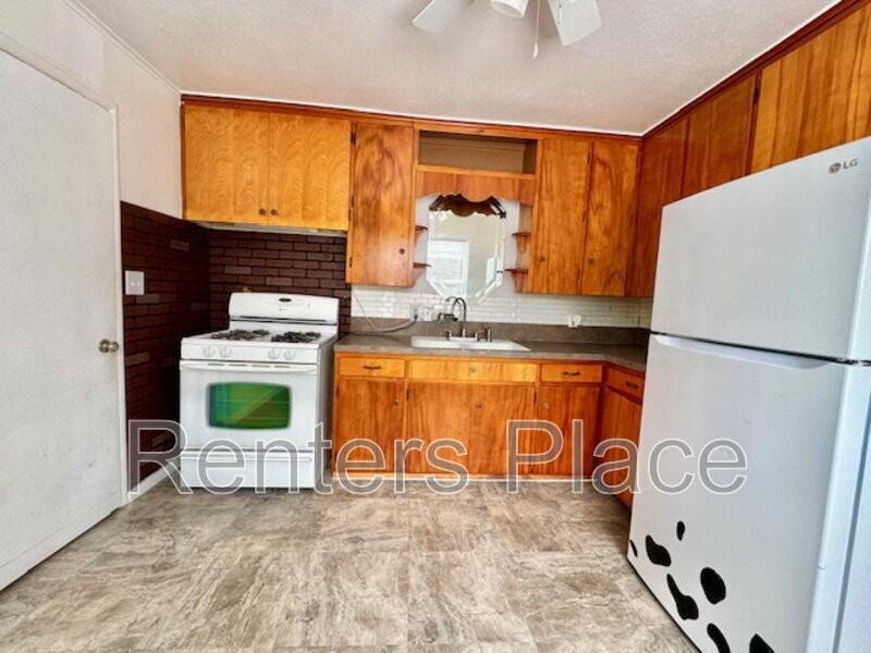 319 E Dawes Ave - Photo 4 of 14