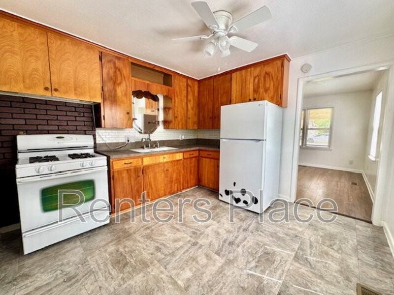 319 E Dawes Ave - Photo 5 of 14