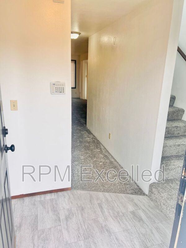 1706 C St Se #B - Photo 3 of 23