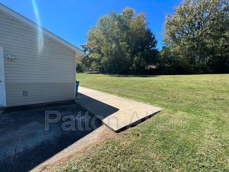 88 Lees Creek Rd - Photo 2 of 22