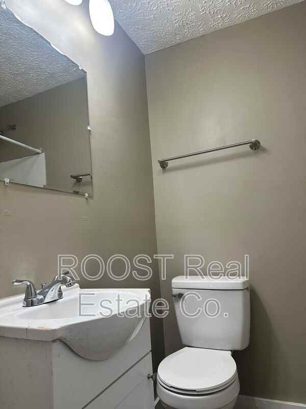 361 1/2 S Harris Ave #361-1-2 - Photo 3 of 9