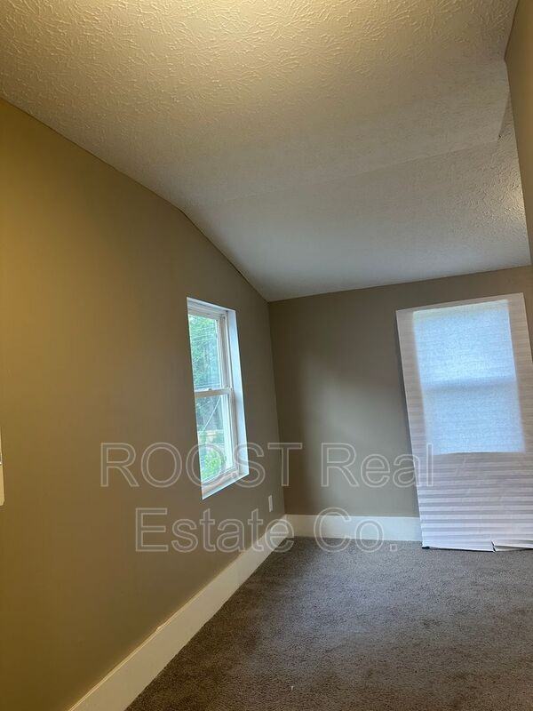 361 1/2 S Harris Ave #361-1-2 - Photo 7 of 9