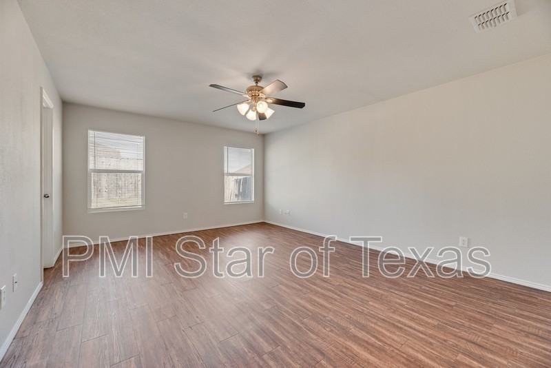 1034 Churchill Drive - Photo 4 of 29