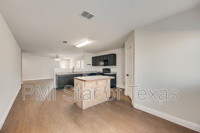 1034 Churchill Drive - Photo 7 of 29