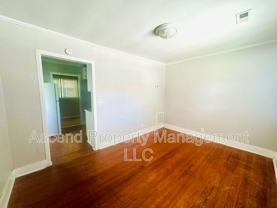 5317 Spriggs St #B - Photo 1 of 1