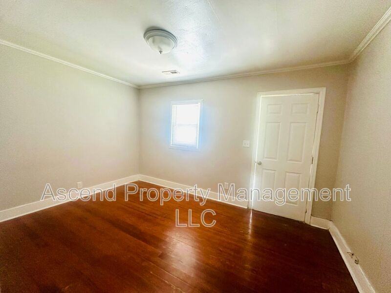 5317 Spriggs Street #B - Photo 6 of 7