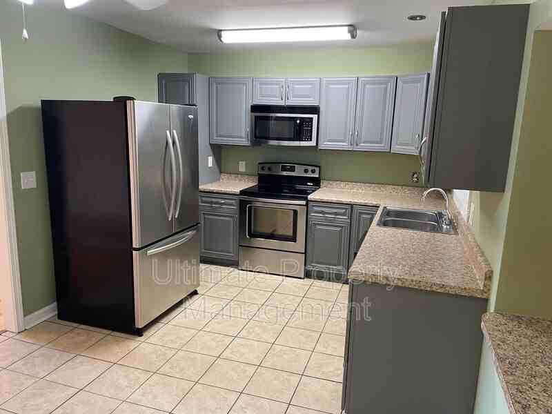 305 Ilex Dr - Photo 3 of 13