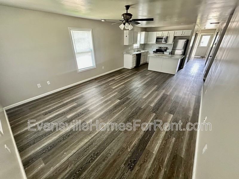 1119 N 3rd Ave - Photo 2 of 9