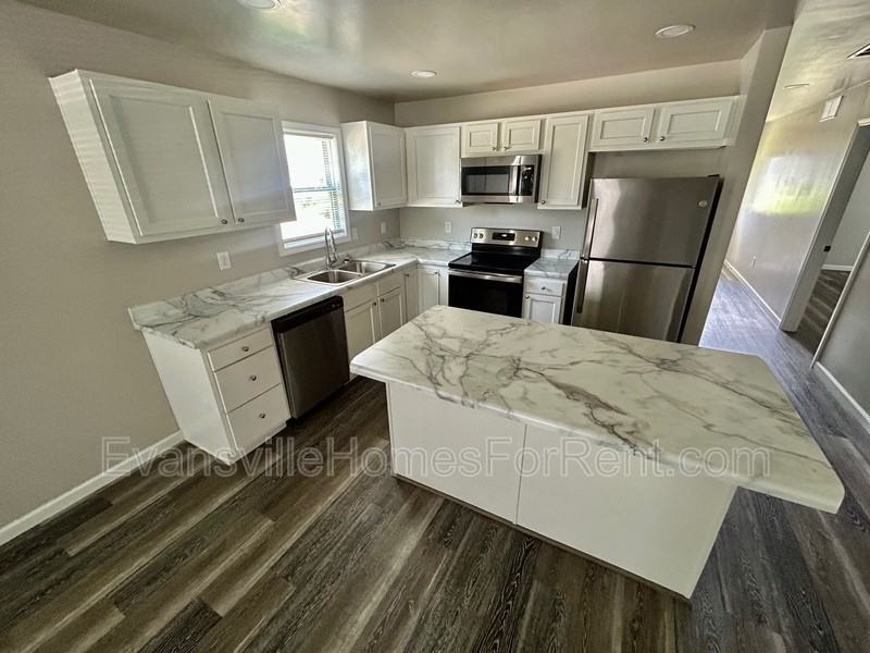 1119 N 3rd Ave - Photo 3 of 9