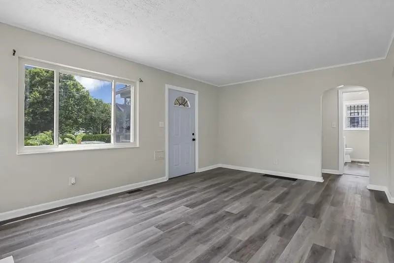 1958 W Mound St - Photo 2 of 32