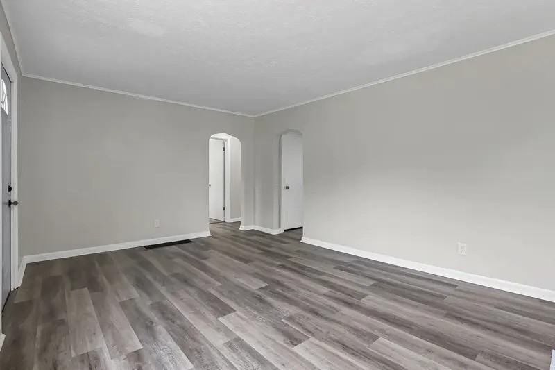 1958 W Mound St - Photo 3 of 32