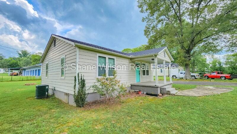 108 Roberts Dr - Photo 3 of 15