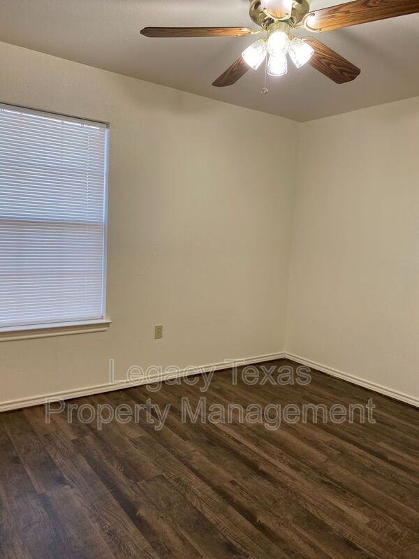 1110 Williams Ave #C - Photo 2 of 17