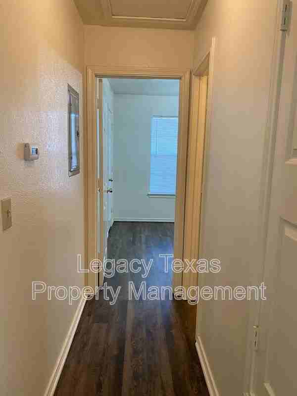 1110 Williams Ave #C - Photo 3 of 17