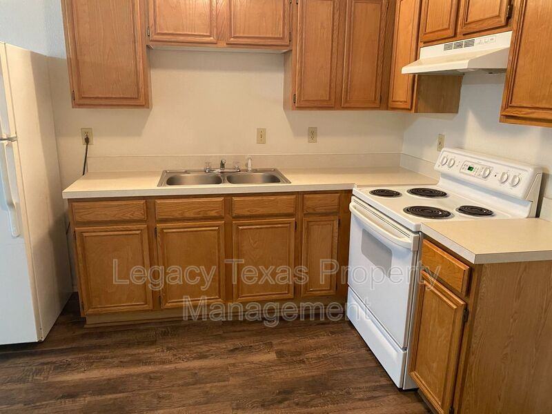 1110 Williams Ave #C - Photo 6 of 17