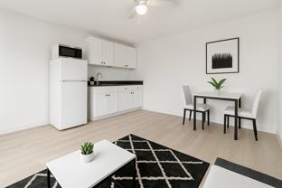 Vista Shores – Bright, Renovated Studios Just Minutes from the Coast! - Photo 1 of 1