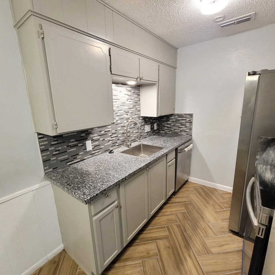 425 North Gilmer Street - Photo 3 of 17