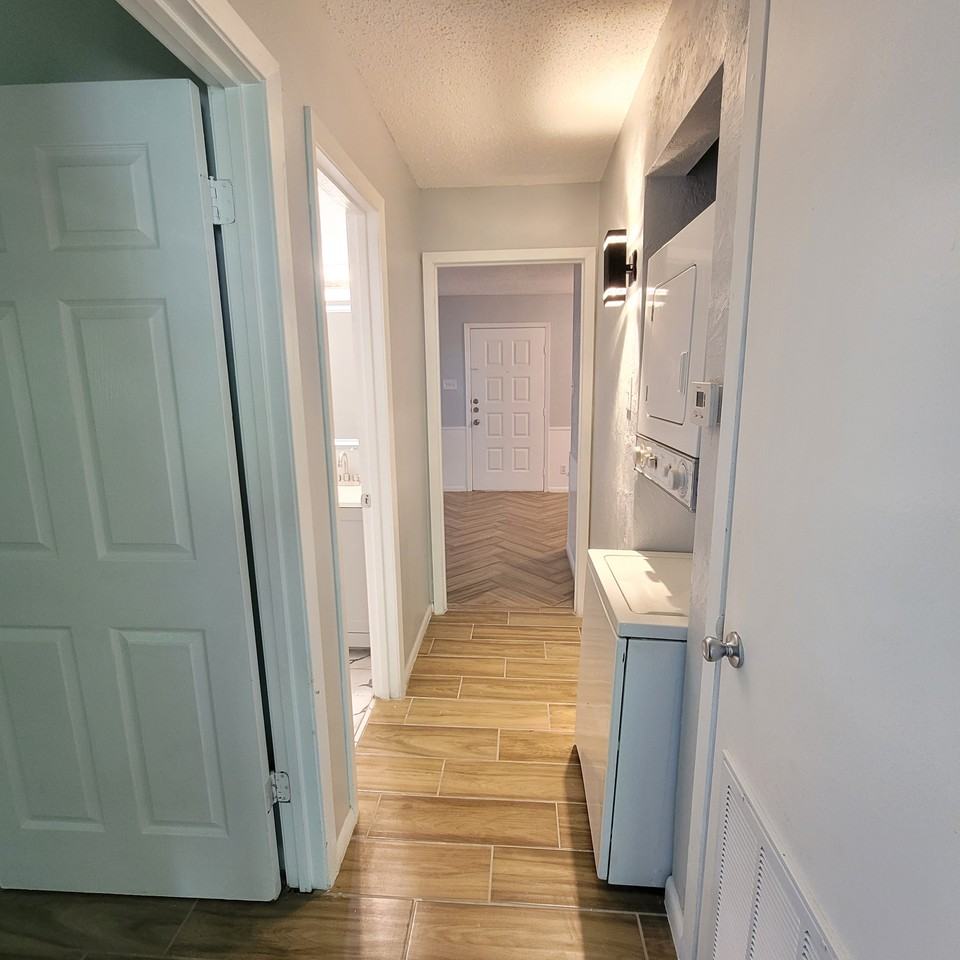 425 North Gilmer Street - Photo 5 of 17