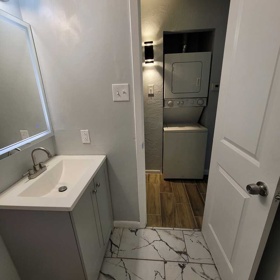 425 North Gilmer Street - Photo 7 of 17