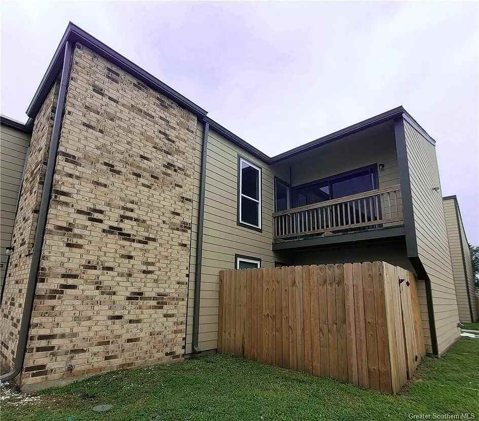1020 West McNeese Street - Photo 2 of 15