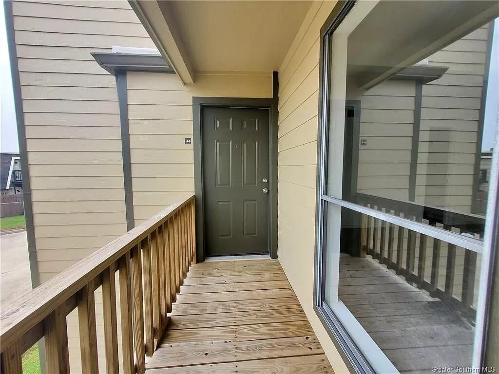 1020 West McNeese Street - Photo 3 of 15