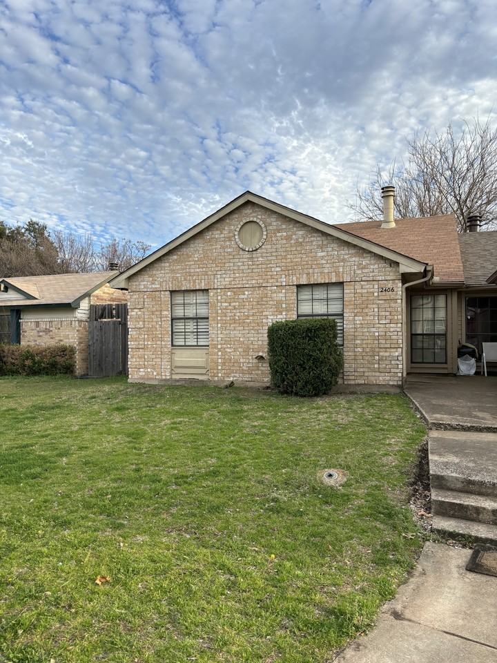 2406 Sunflower Drive - Photo 2 of 10