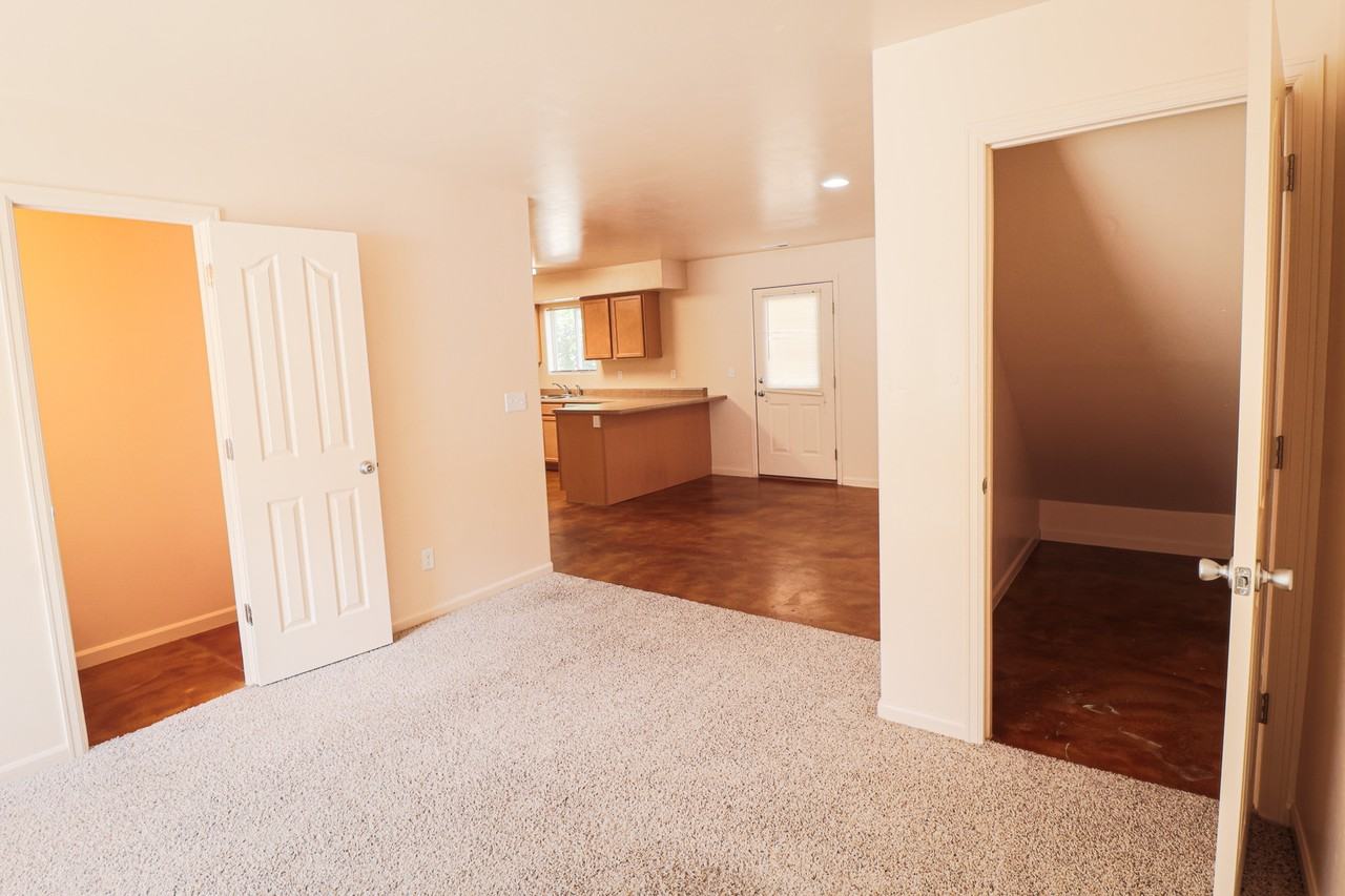2589 East Cactus Road - Photo 3 of 38