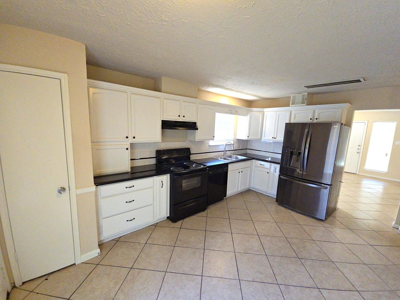 4718 Reynaldo Dr - Photo 2 of 30